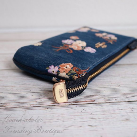NWT Coach Large Wristlet with Floral Print - Picture 5 of 8